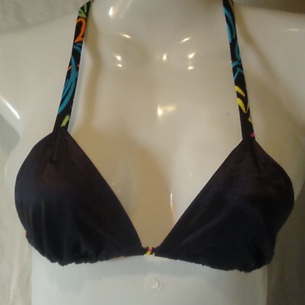 Bikini - Picture 3 of 6